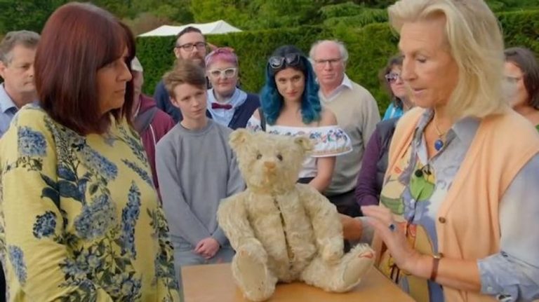 BBC Antiques Roadshow guest concedes ‘you took my breath away’ as expert slaps five-figure value on family brooch