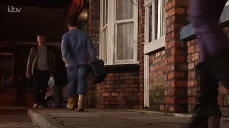 ITV Coronation Street fans issue plea as soap announces return of classic character amid cast cull